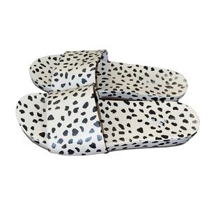 Gianni Bini cheetah print flat sandals